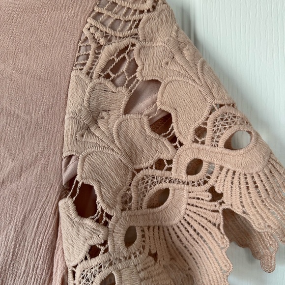 Bohme blush maxi dress with eyelet sleeve detail. Fully lined. Size s. - Picture 2 of 3